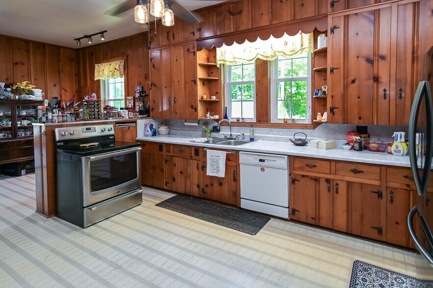 More Photos Of 799 Whitthorne St, Shelbyville Hospitality For Sale