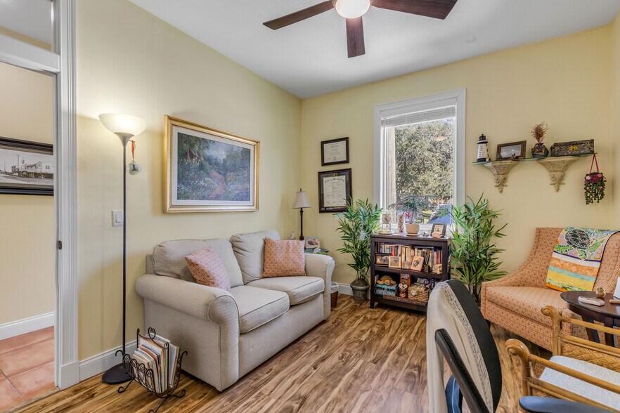More Photos Of 136 Julia St, New Smyrna Beach Flex For Sale