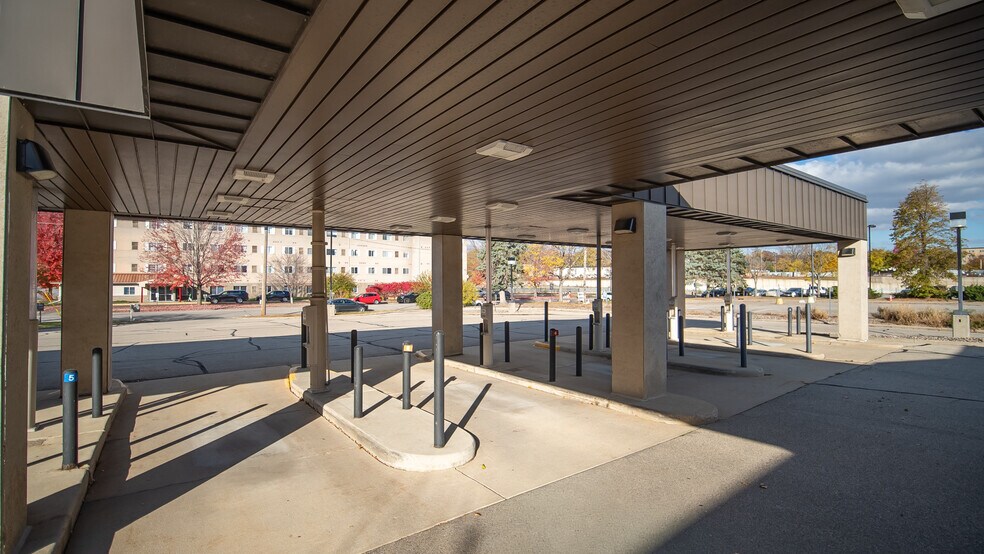 More Photos Of 209 E Center St, Rochester Bank For Lease