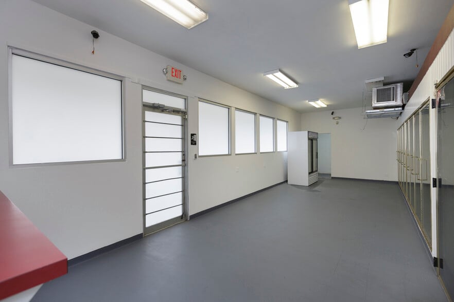 More Photos Of 8016 Arlington Expy, Jacksonville Hotel For Lease