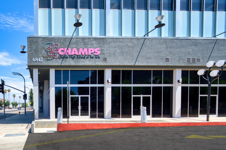 More Photos Of 6842 Van Nuys Blvd, Van Nuys Office For Lease