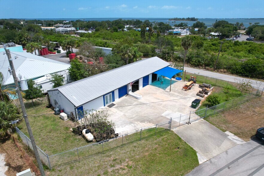 More Photos Of 6820 Woodmere Rd, Sebastian Light Distribution For Sale