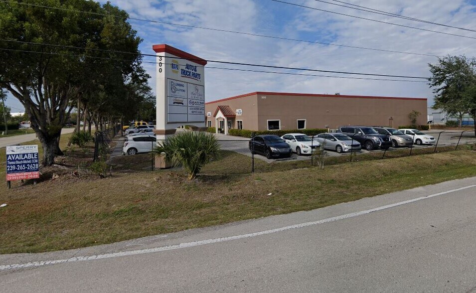 More Photos Of 300 Leonard Blvd, Lehigh Acres Warehouse For Sale
