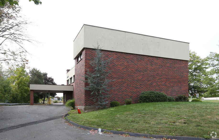 More Photos Of 1295 E Main St, Meriden Bank For Lease