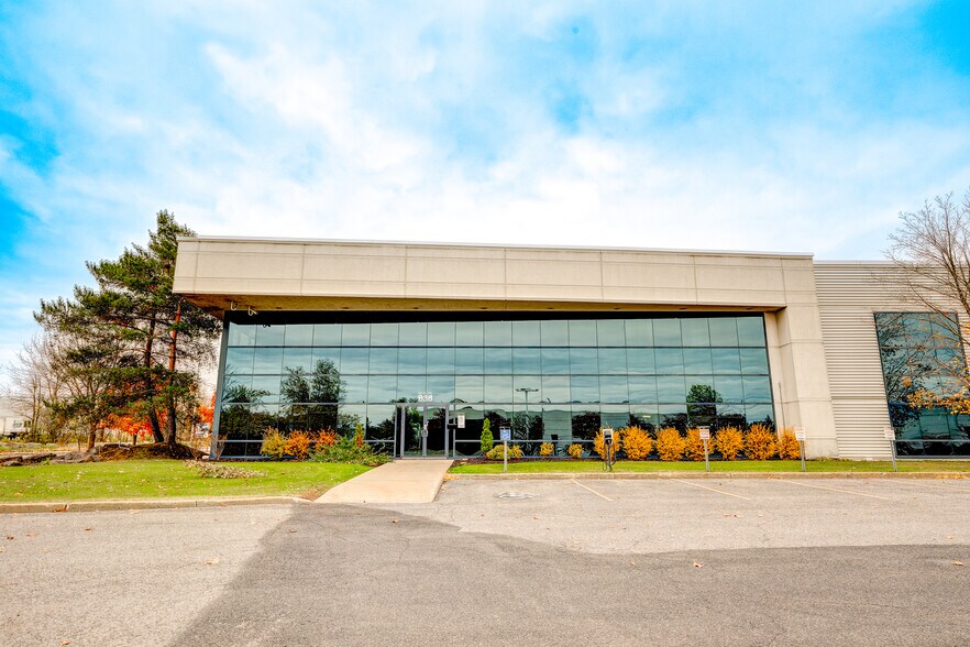 Primary Photo Of 830 Rue Delage, Longueuil Warehouse For Lease