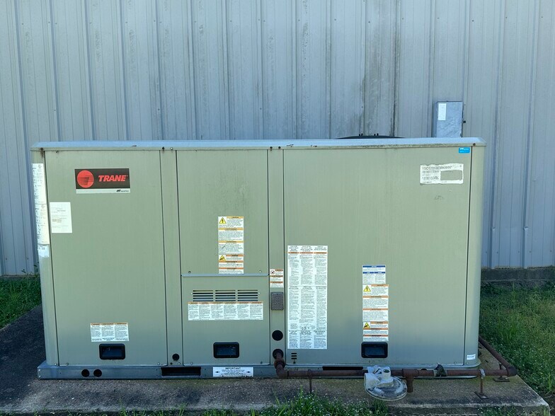 More Photos Of 135 Industrial Dr N, Madison Warehouse For Sale