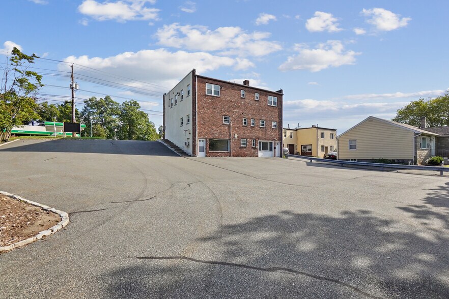 More Photos Of 123-129 W Mount Pleasant Ave, Livingston Storefront Retail Office For Lease