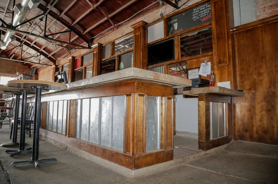 More Photos Of 2202 Buddy Holly Ave, Lubbock Bar For Sale