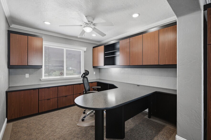 More Photos Of 306 N Willis St, Visalia Office For Sale