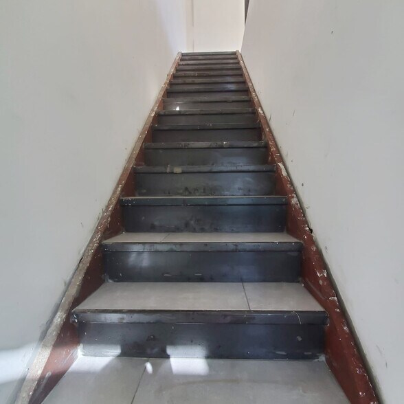 More Photos Of 17 Herkimer Pl, Brooklyn General Retail For Sale