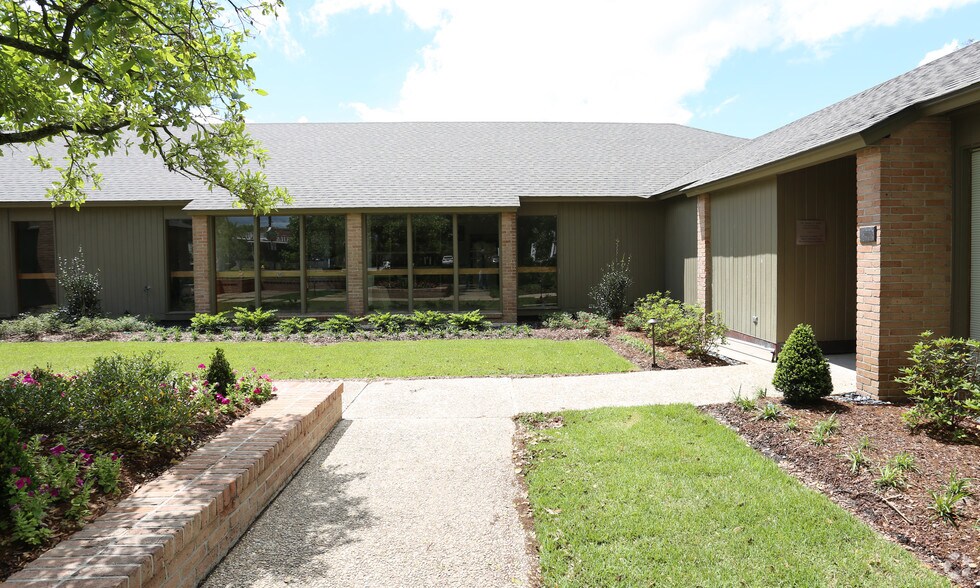 More Photos Of 7330 Highland Rd, Baton Rouge Coworking Space