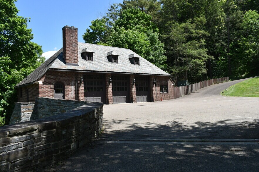 More Photos Of 9 Park Pl, Corning Specialty For Sale