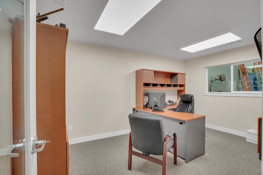 More Photos Of 5380 Gateway Plaza Dr, Benicia Industrial For Sale
