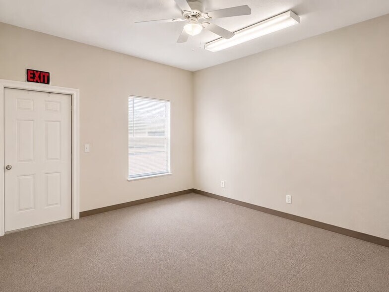More Photos Of 1916 Melrose St, Pineville Self Storage For Lease
