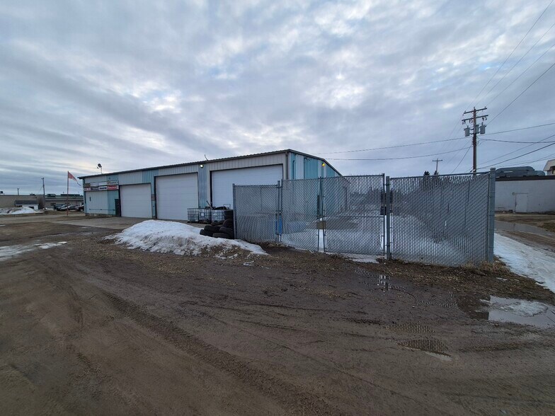 More Photos Of 5018 52 Ave, Tofield Warehouse For Sale