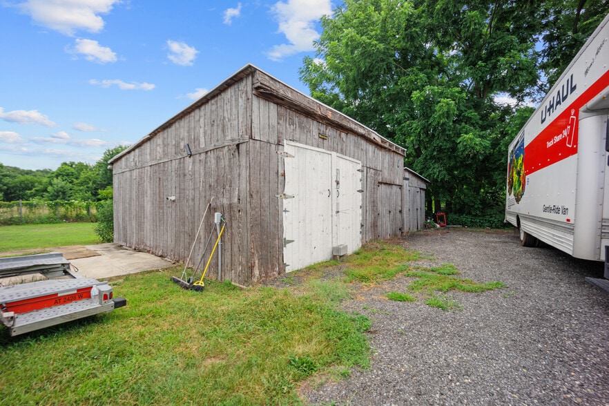 More Photos Of 2516-2518 N Dupont Pky, Middletown Freestanding For Sale