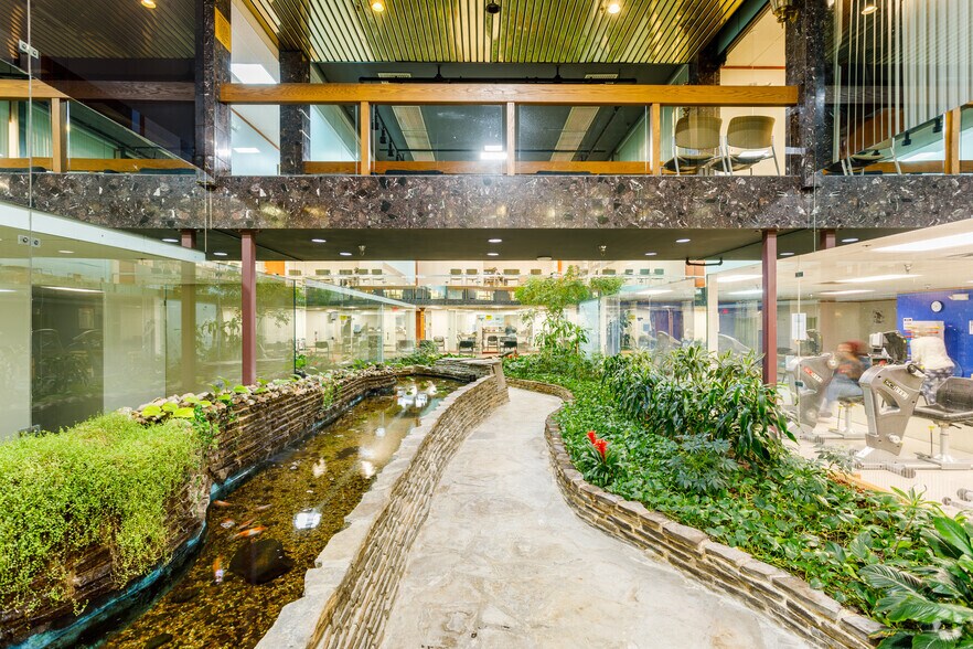 More Photos Of 26400 W 12 Mile Rd, Southfield Medical For Lease