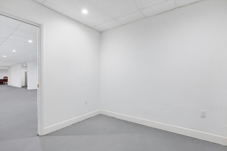 More Photos Of 12425 N Florida Ave, Tampa Medical For Sale
