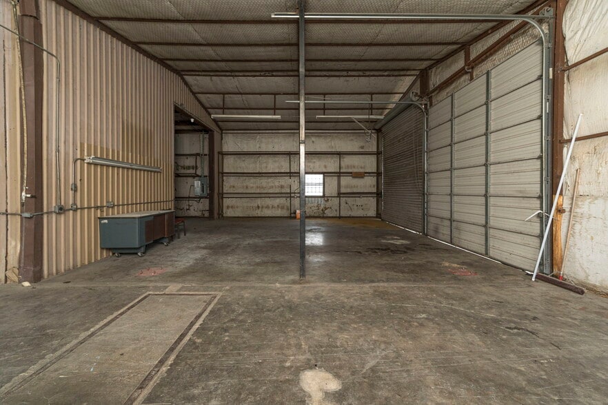 More Photos Of 108 West Gillum, Grandview Warehouse For Sale