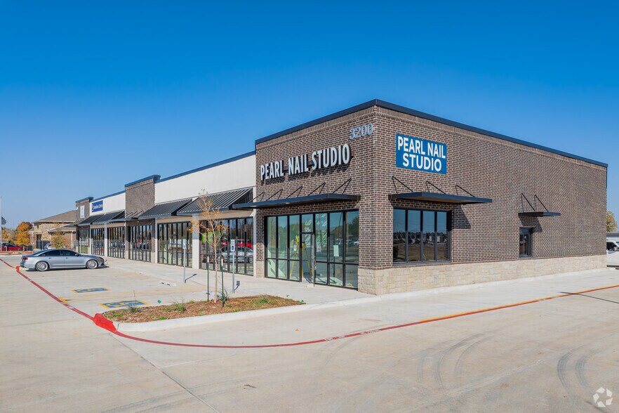 More Photos Of 3200 S Santa Fe Ave, Moore Freestanding For Lease