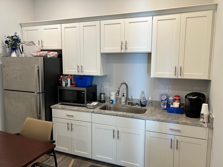 More Photos Of 337 Airport Rd, Auburn Office Residential For Lease