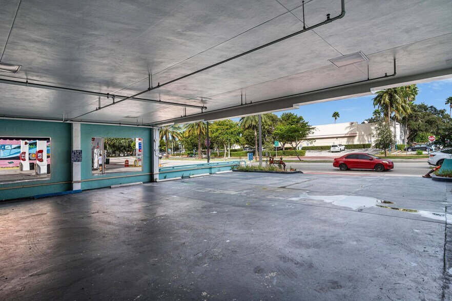 More Photos Of 1828 Alton Rd, Miami Beach Veterinarian Kennel For Sale