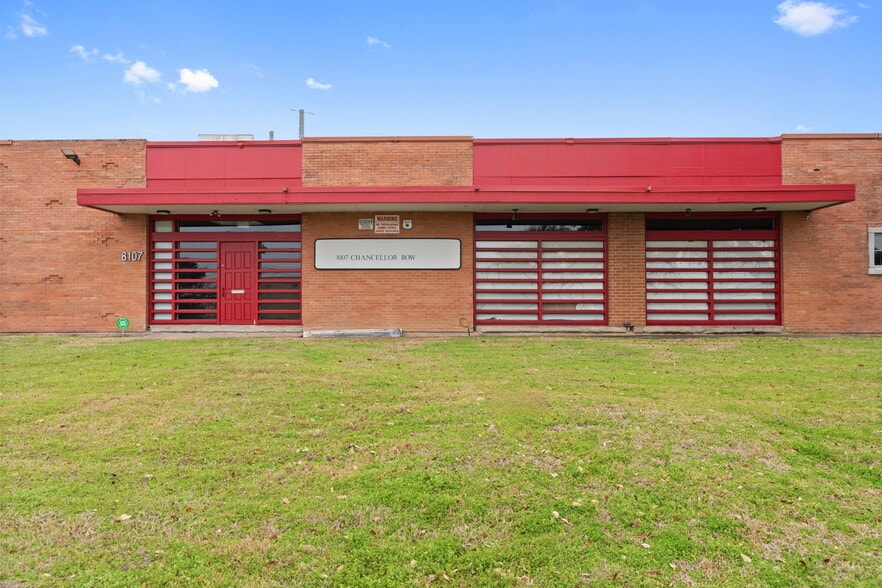 More Photos Of 8107 Chancellor Row, Dallas Warehouse For Lease