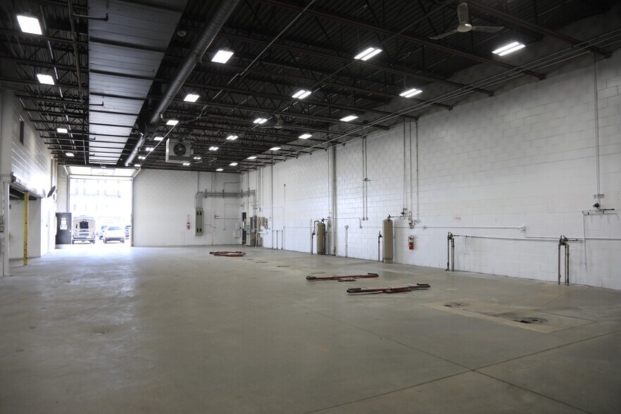 More Photos Of 2080 Harlem Ave, Riverside Auto Repair For Lease