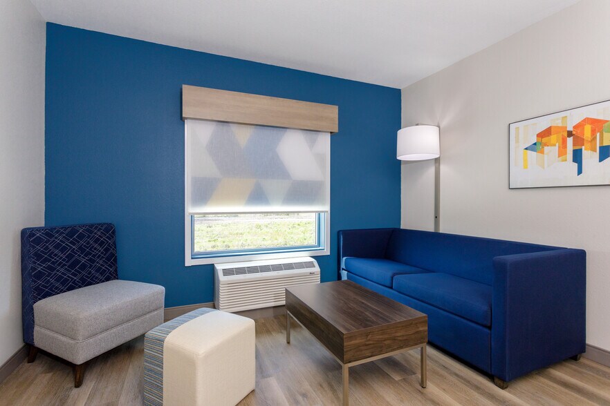 More Photos Of 220 Woodlawn Rd, Macclenny Hotel For Sale