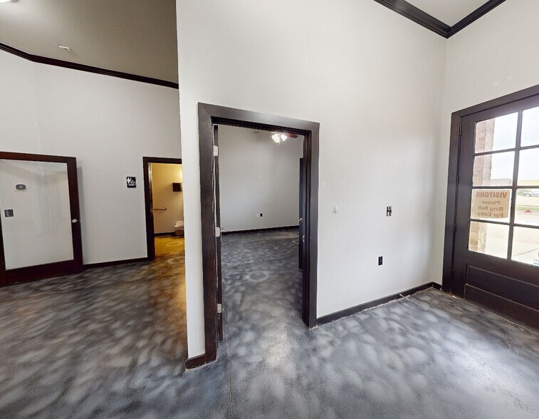 More Photos Of 1716 Signal Ridge Dr, Edmond Office For Sale