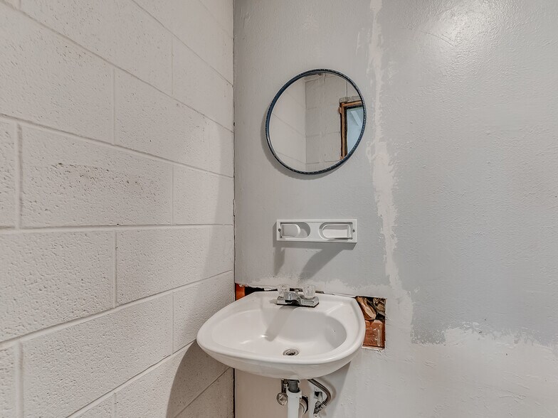 More Photos Of 1420 Linwood Blvd, Oklahoma City Office For Sale