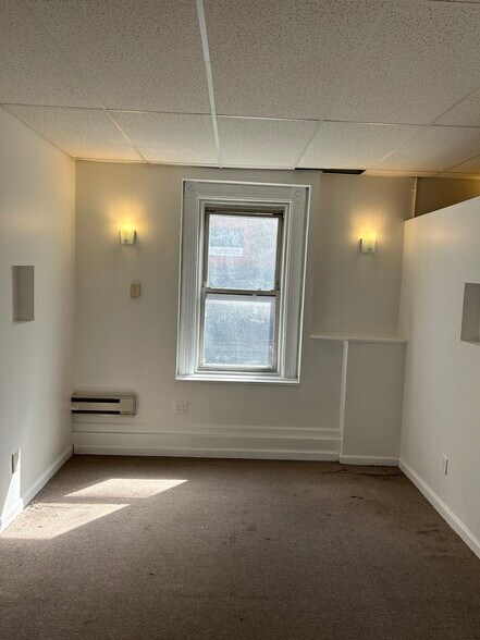 More Photos Of 595-597 Avenue of the Americas, New York Storefront Retail Residential For Lease