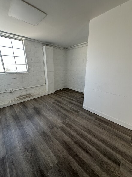 More Photos Of 10066 San Fernando Rd, Pacoima Specialty For Lease