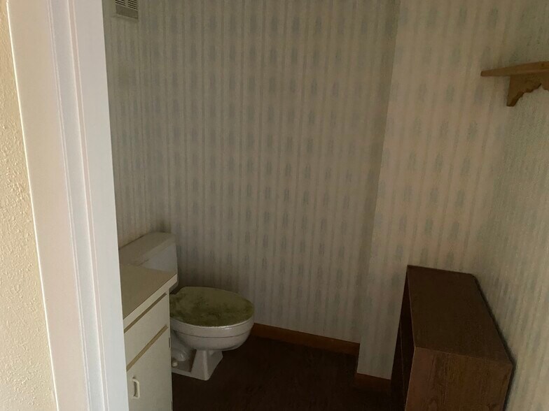 More Photos Of 1535 N Cogswell St, Rockledge Warehouse For Lease