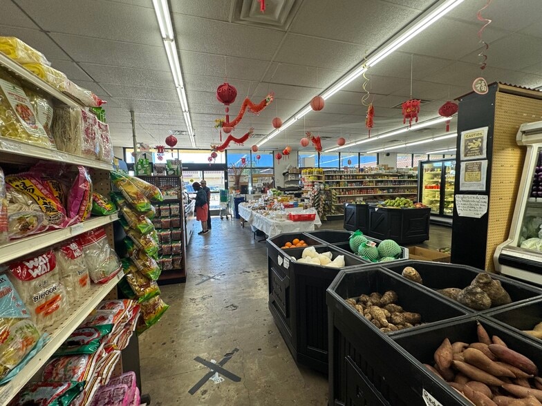 More Photos Of 21001-21015 Sherman Way, Canoga Park Freestanding For Lease