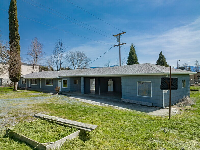 More Photos Of 2660 NW Vine St, Grants Pass Manufacturing For Sale
