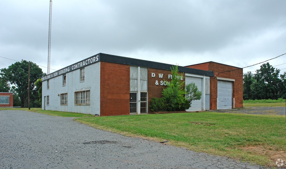 Primary Photo Of 2020 Remount Rd, Charlotte Warehouse For Lease