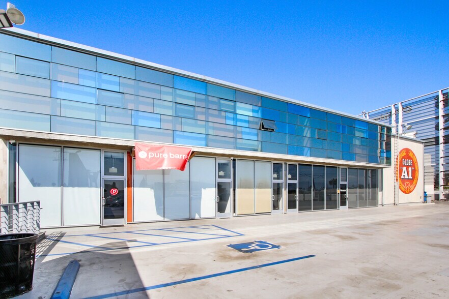 More Photos Of 8985 Venice Blvd, Los Angeles General Retail For Lease