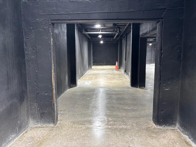 More Photos Of 1085 NW 62nd St, Miami Showroom For Sale