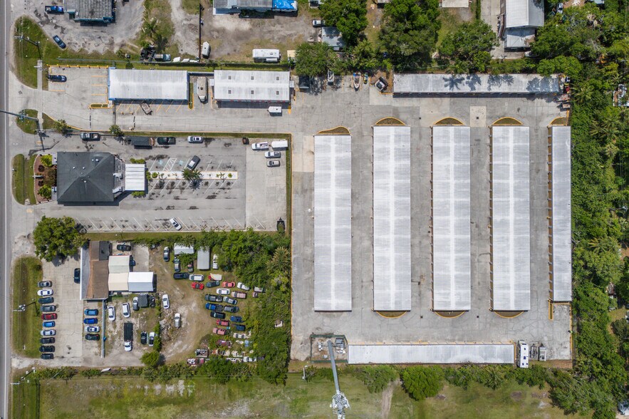 More Photos Of 5550 15th St, Bradenton Self Storage For Sale