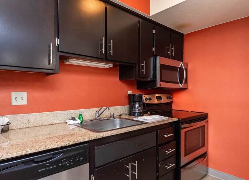 More Photos Of 1530 Howe Ave, Sacramento Hotel For Sale