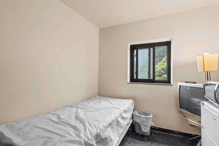 More Photos Of Island Avenue 1173-1175 Island Avenue, McKees Rocks Bar For Sale