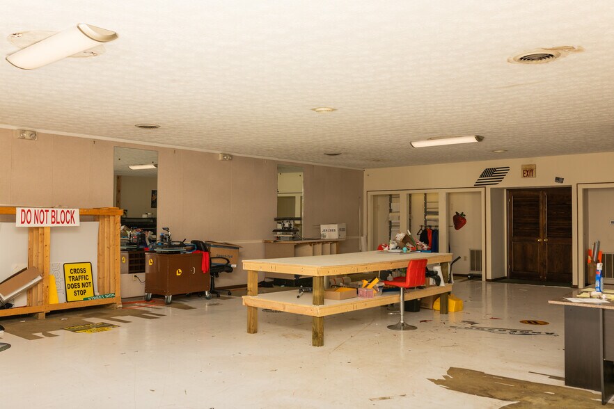 More Photos Of 1007 Smith St, Milton General Retail For Sale