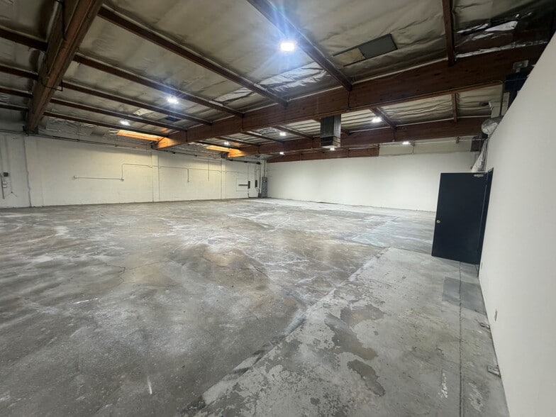 More Photos Of 26541 Ruether Ave, Santa Clarita Light Manufacturing For Lease
