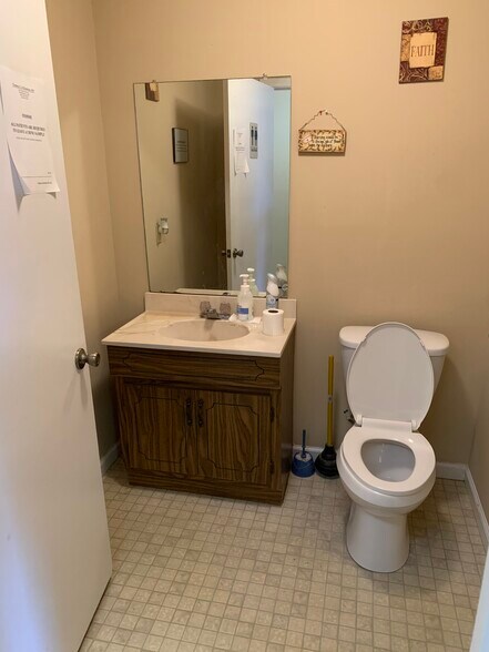 More Photos Of 1239 Russell Pkwy, Warner Robins Office For Sale