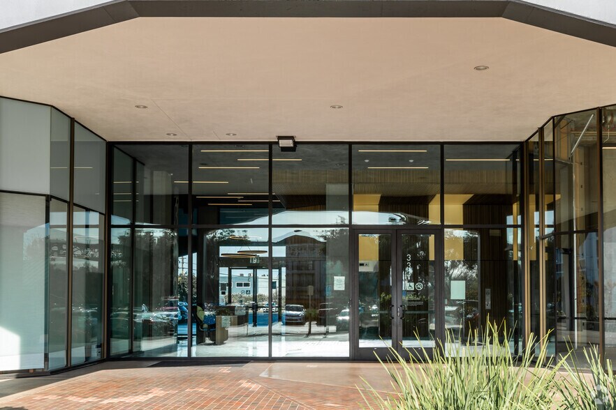 More Photos Of 333 Hegenberger Rd, Oakland Unknown For Lease