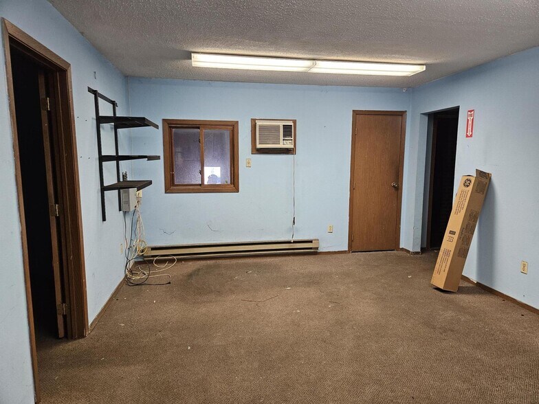 More Photos Of 102 Railroad Ave NE, Aberdeen Flex For Sale