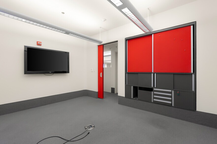 More Photos Of 301 Washington St, Columbus Office For Lease