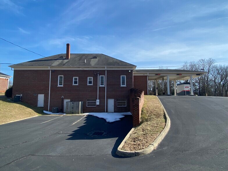 More Photos Of 1496 Anderson Hwy, Cumberland Bank For Lease