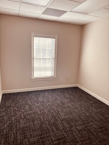 More Photos Of 292 S Main St, Alpharetta Office For Sale